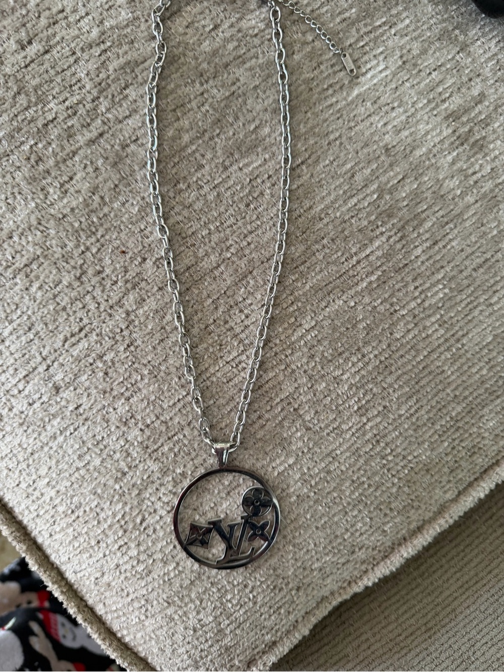 Silver Tone Circle Pendant Necklace - fashion jewelry, stainless steel - Picture 5 of 5